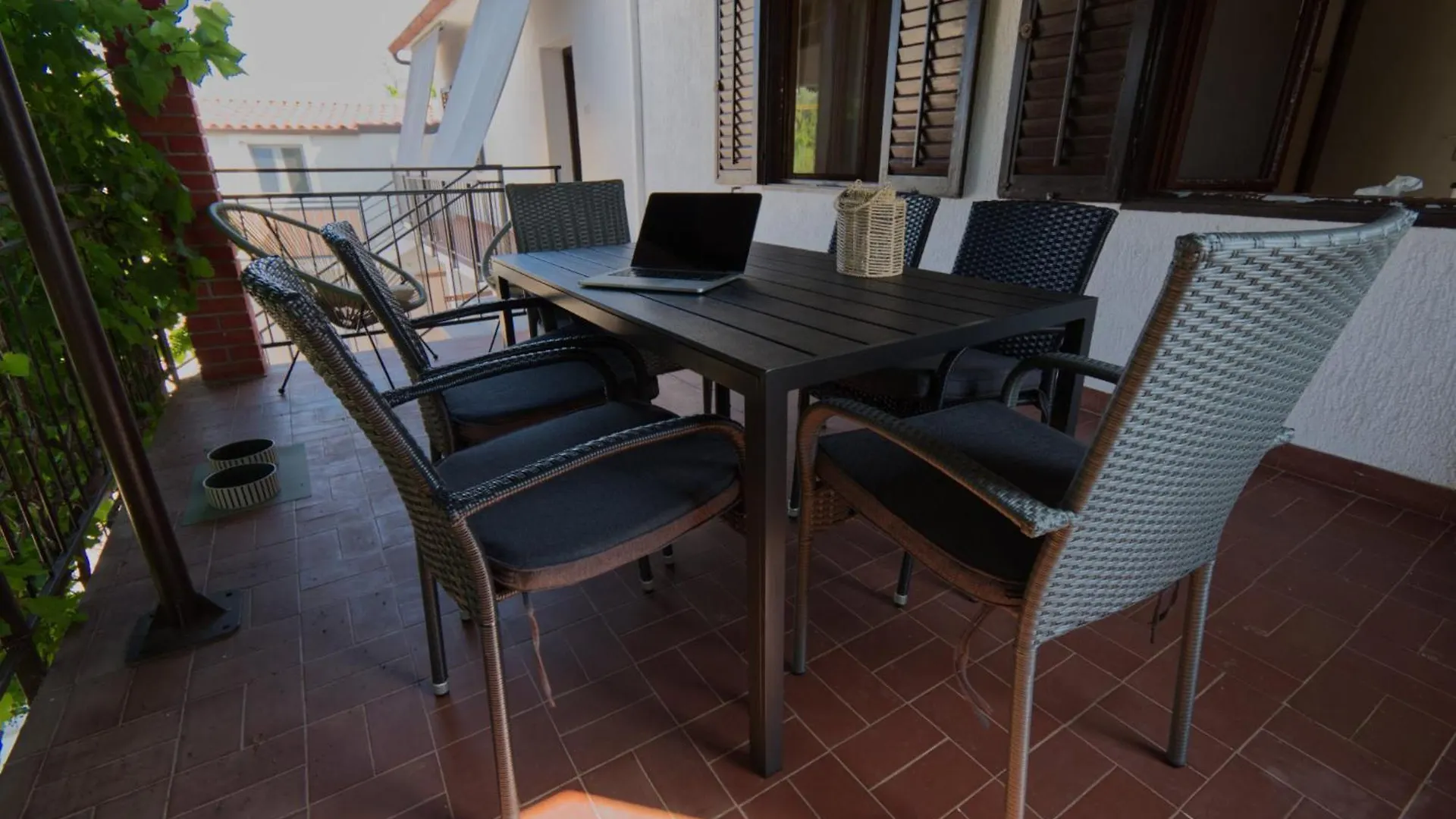 Apartment Poli Sterne, Two Rooms And Pet Friendly Rakalj