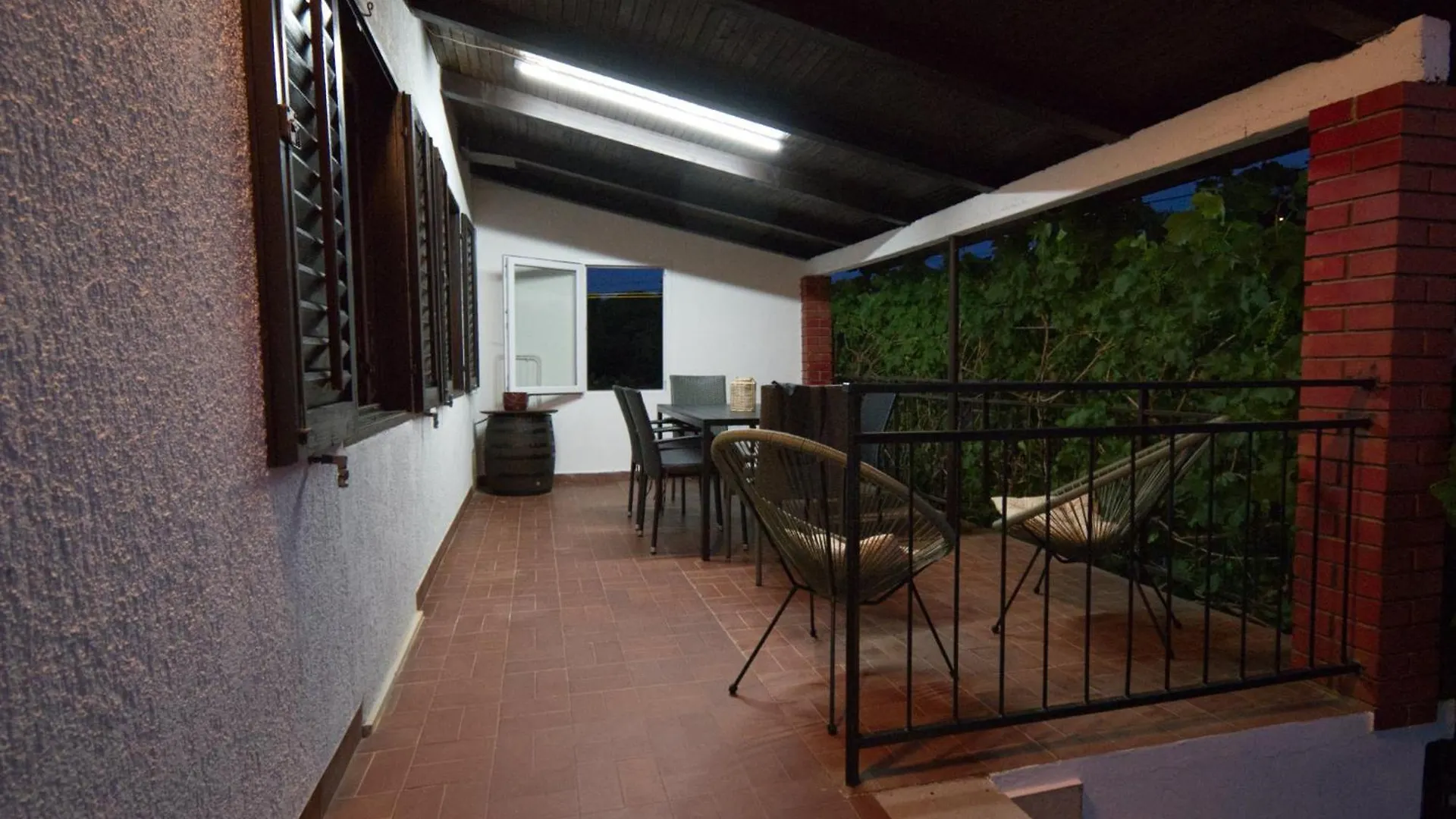 Apartment Poli Sterne, Two Rooms And Pet Friendly Rakalj